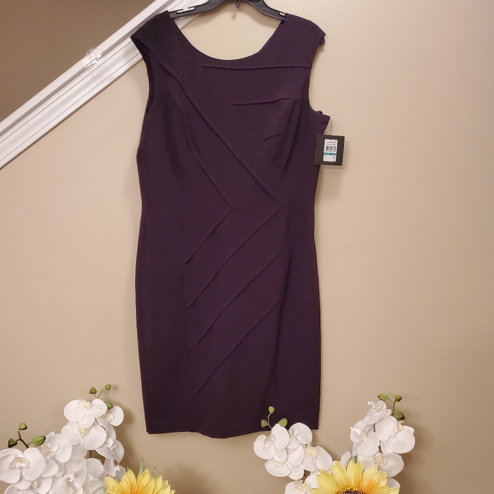 Grape/wine Colored dresswith chevron lines - Picture 2 of 7